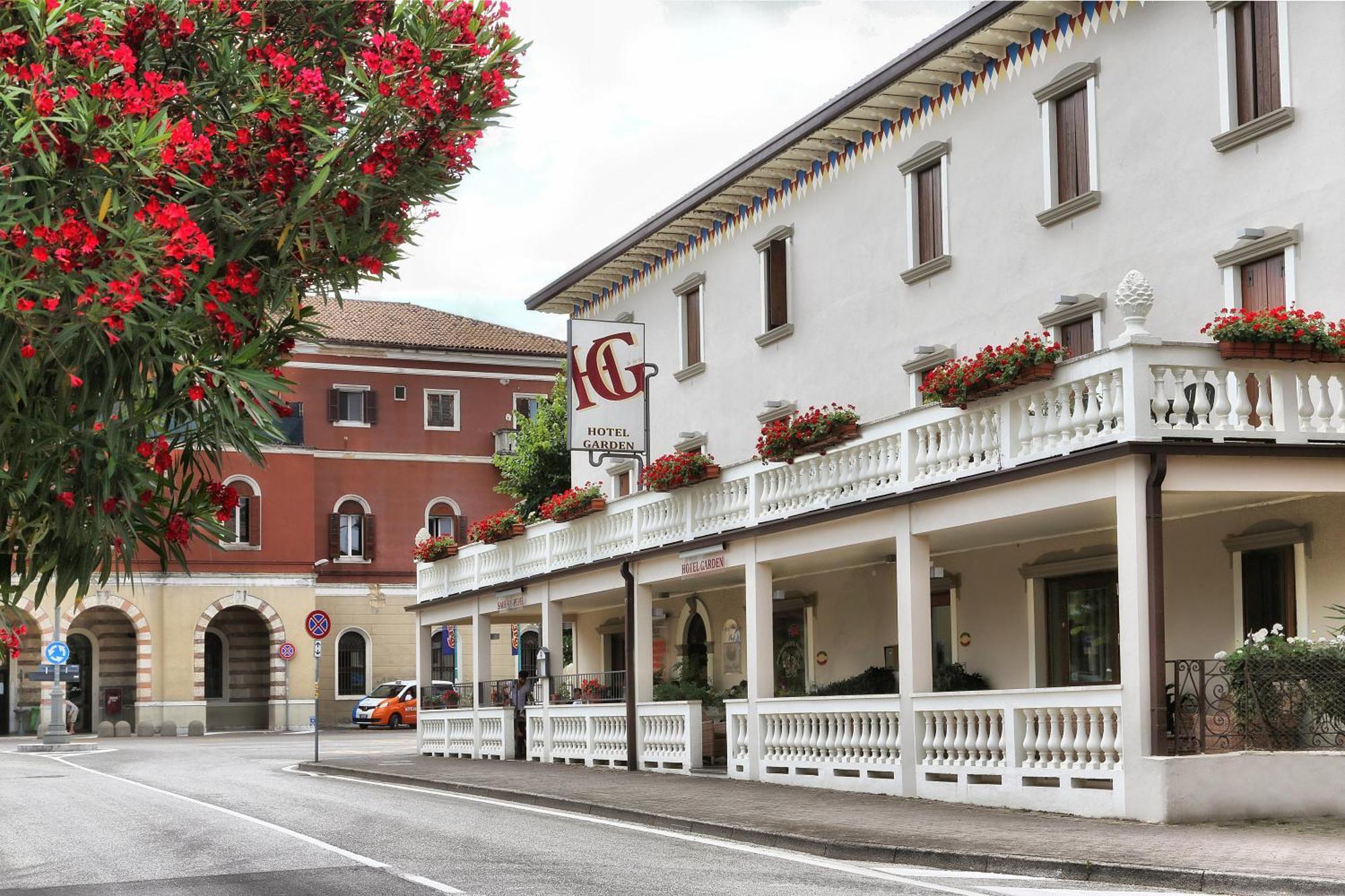 Hotel Garden Peschiera del Garda Buitenkant foto